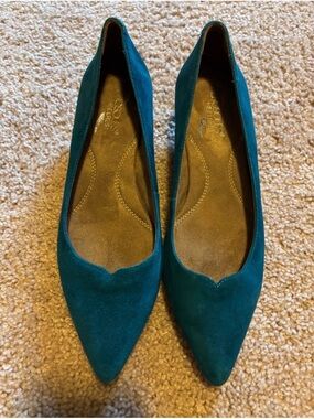 AEROSOLES Teal Pointed Toe Suede Kitten Heels